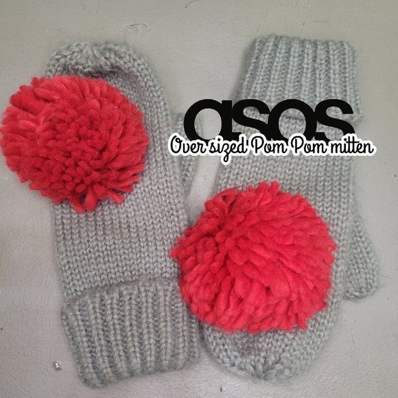 ASOS Accessories - [BNIB]🔴asos🔴Oversized RED Pom Pom Mitten 🧤❤️